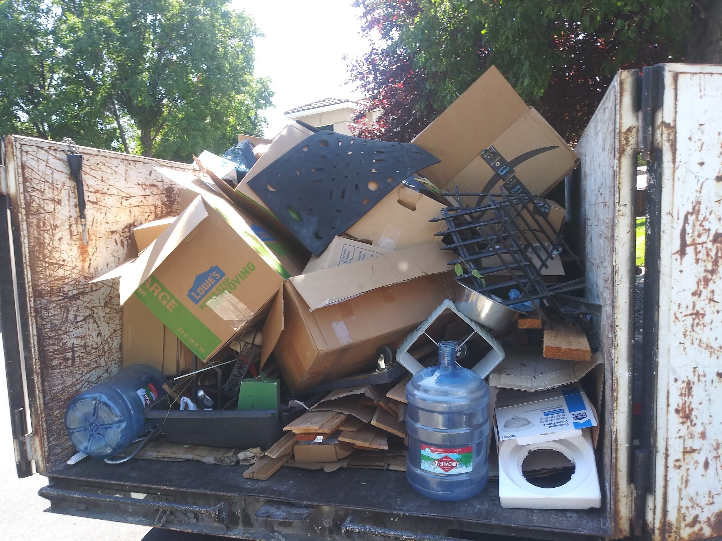 how much do junk removal services cost